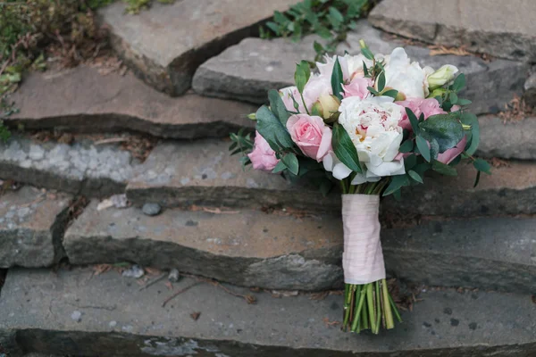 Beau Bouquet Mariage Pivoine Blanche Rose Roses Pierre Naturelle Plein — Photo