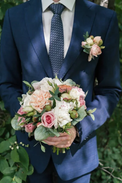 Beautiful Lush Wedding Bouquet White Pink Peony Roses Groom Hands — Stock Photo, Image