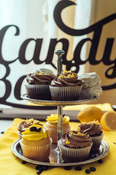 Vakantie Reep Candy Bar Geserveerd Met Cupcakes Met Chocolade Citroen — Stockfoto