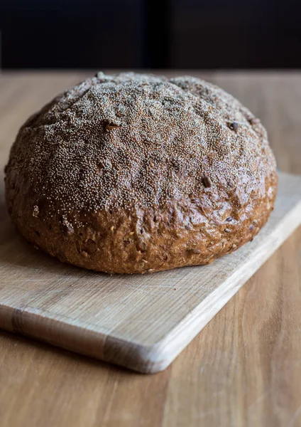 Freshly Baked Homemade Bread Wooden Board Rustic Loaf Bread Cutting — Stock Photo, Image