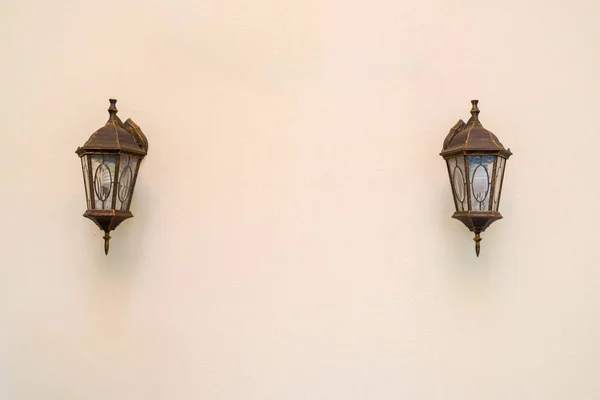 Oude Vintage Straat Lantaarn Lamp Lege Beige Muur Achtergrond Vrije — Stockfoto