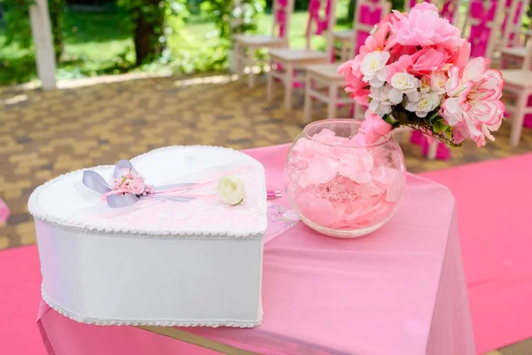 Caixa Casamento Branco Para Presentes Dinheiro Forma Coração Decorado Com — Fotografia de Stock