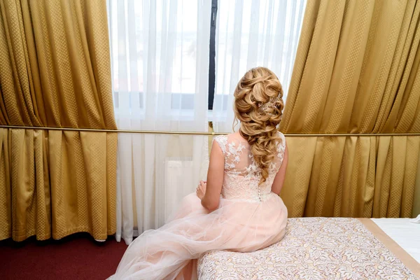 Charming Bride Wedding Dress Beautiful Hairstyle Sitting Bed Bedroom Window — Stock Photo, Image