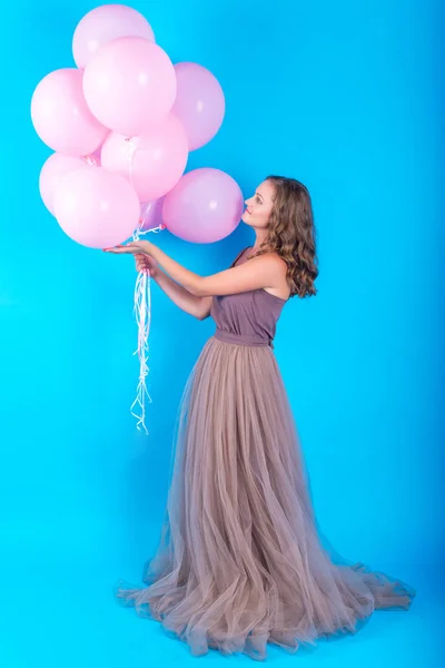 Hermosa Mujer Joven Que Divierte Con Globos Helio Rosa Sobre — Foto de Stock