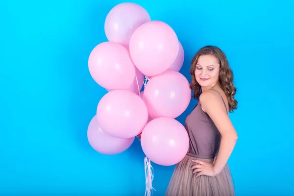 Gelukkig Lachende Jonge Vrouw Plezier Met Roze Helium Lucht Ballonnen — Stockfoto