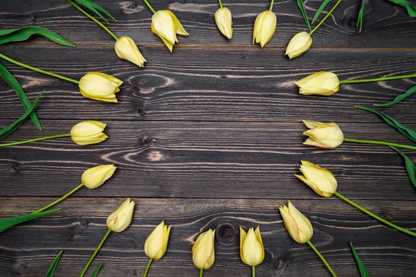 Γύρος Πλαισίων Κίτρινη Τουλίπα Λουλούδια Ρουστίκ Φόντο Αντιγράψτε Χώρο Ανοιξιάτικο — Φωτογραφία Αρχείου