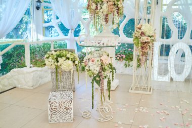 Güzel düğün çiçekleri, kopya alanı. Düğün töreni süslemeleri. Rus masada işareti mutluluk