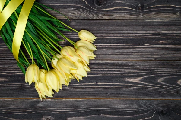 Fond Printanier Avec Bouquet Tulipes Avec Ruban Espace Copie Tulipes — Photo