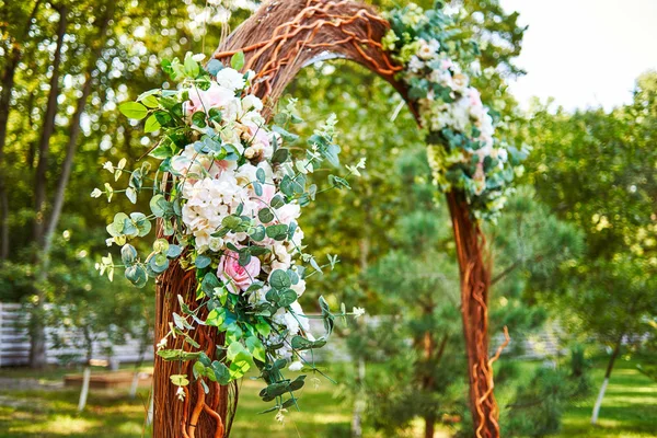 Hermosas Flores Color Rosa Blanco Vegetación Arco Boda Preparado Para — Foto de Stock