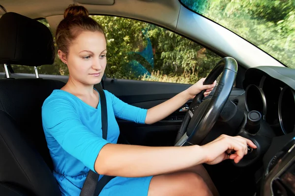 Bella Giovane Donna Abito Seduto Auto Andando Avviare Motore Copiare — Foto Stock