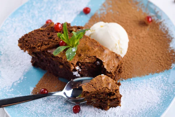 Fechar Brownie Chocolate Copiar Espaço Bolo Chocolate Saboroso Com Sorvete — Fotografia de Stock