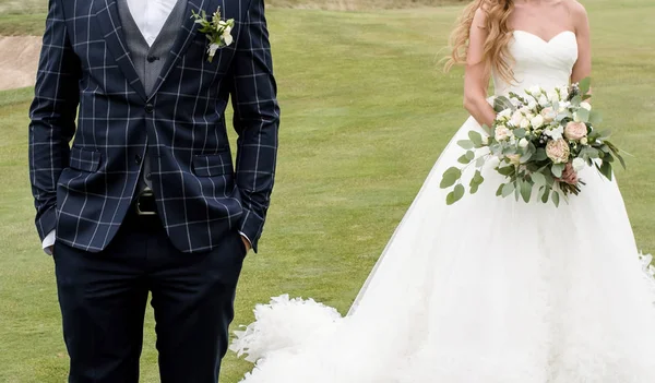 Boldog Menyasszony Vőlegény Séta Szabadban Budavári Golfpálya Másolja Hely Esküvői — Stock Fotó