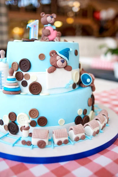 Torta Compleanno Blu Più Livelli Rotonda Decorata Con Pulsante Giocattoli — Foto Stock