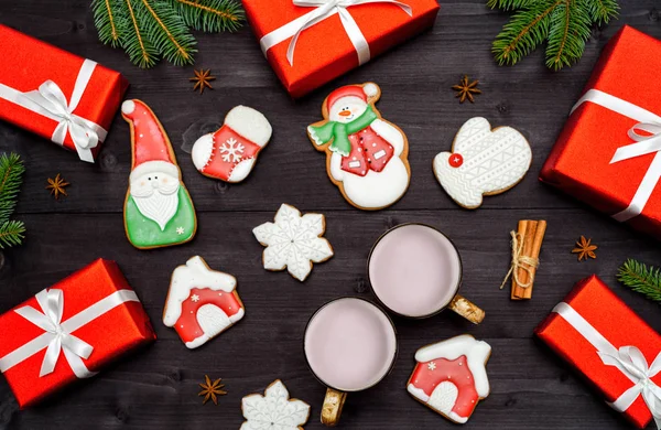 Fondo Navidad Con Sabrosas Galletas Caseras Jengibre Dos Tazas Cacao — Foto de Stock