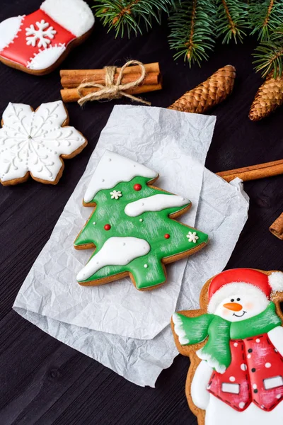 Fondo Navidad Con Sabrosas Galletas Caseras Jengibre Mesa Madera Vista — Foto de Stock