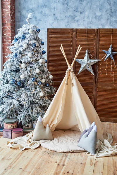 Christmas Tree Gifts Wigwam Child Room Copy Space Christmas Decorations — Stock Photo, Image