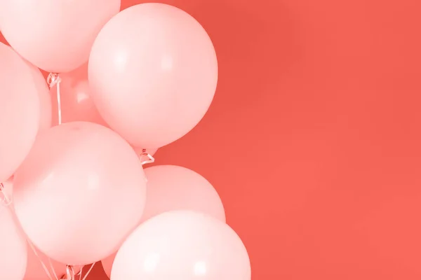 Yaşam mercan sürü uçan balonlar, kopya alanı metin için arka plan. Yıl 2019 rengi. Noel, Doğum günü, Sevgililer günü, düğün, tatil kavramı