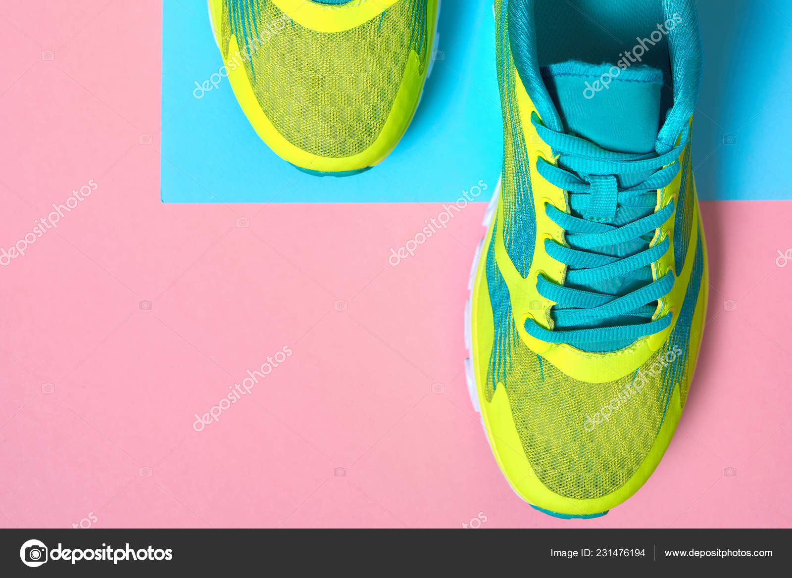 Par Zapatos Deporte Colores Fondo Nuevas Zapatillas Sobre Par Zapatos Deporte Colores Fondo Nuevas Zapatillas Sobre
