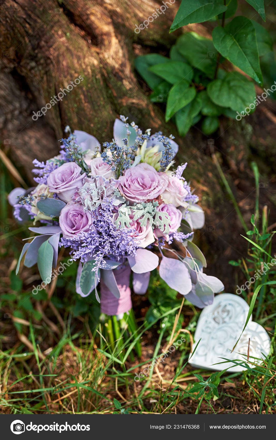 Close Lush Wedding Bouquet Purple Roses Violet Flowers Leaves Box Stock Photo Image By C D Duda 231476368
