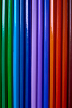 Kalem arka planını renklendirin, yakın çekim. Renkli kalemler ayarla, alanı Kopyala. Boya kalemi. Üstten görünüm, düz yatıyordu. Okul hazırlıkları kavramı kolej. Arka plan