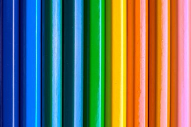 Kalem arka planını renklendirin, yakın çekim. Renkli kalemler ayarla, alanı Kopyala. Boya kalemi. Üstten görünüm, düz yatıyordu. Okul hazırlıkları kavramı kolej. Arka plan