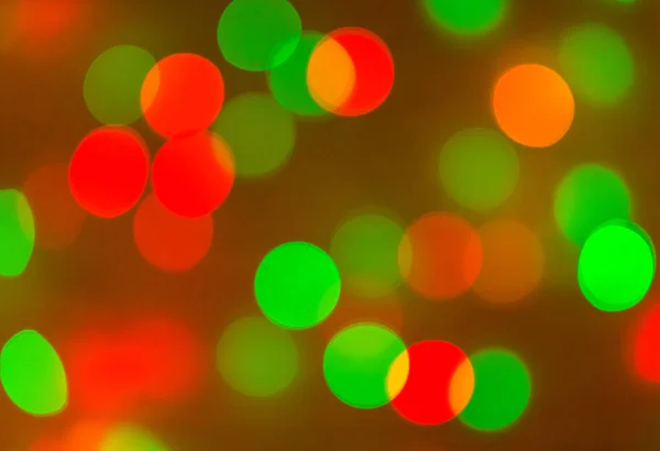 クリスマス背景のボケ味 コピー スペース 正月ボケ ライト 空き領域をデフォーカスしました ボケの赤と緑のボケ味 抽象的な休日キラキラ背景 レンズ フレア — ストック写真