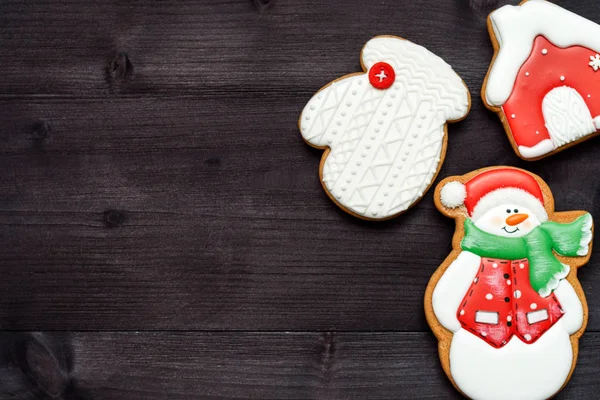 Kerstmis Achtergrond Met Lekkere Zelfgemaakte Peperkoek Cookies Met Suikerglazuur Houten — Stockfoto