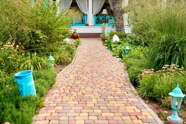 Pathway Colored Concrete Paving Plabs Stone Fresh Green Grass Garden — стоковое фото