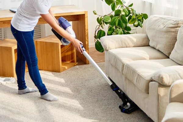 Portrait Young Woman White Shirt Jeans Cleaning Carpet Vacuum Cleaner — Stock Photo, Image