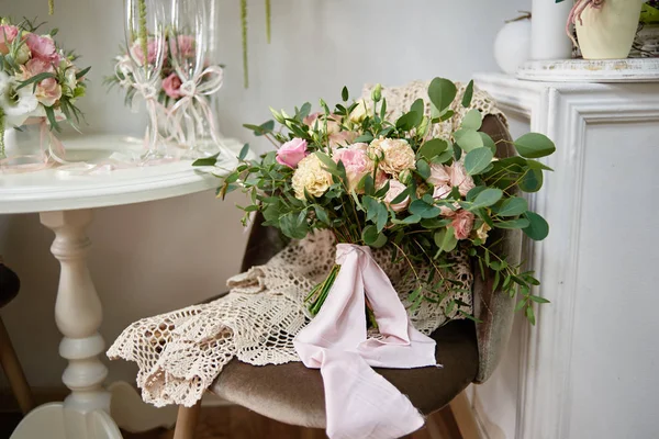 Luxury Bridal Bouquet Pink Beige Roses Ruscus Eucalyptus Pink Silk — Stock Photo, Image