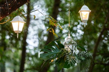 Lüks düğün süslemeleri açık havada, kopya alanı. Çiçek aranjmanı
