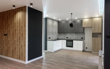 Beyaz ve gri renklerde yeni modern boş mutfak iç, kopya