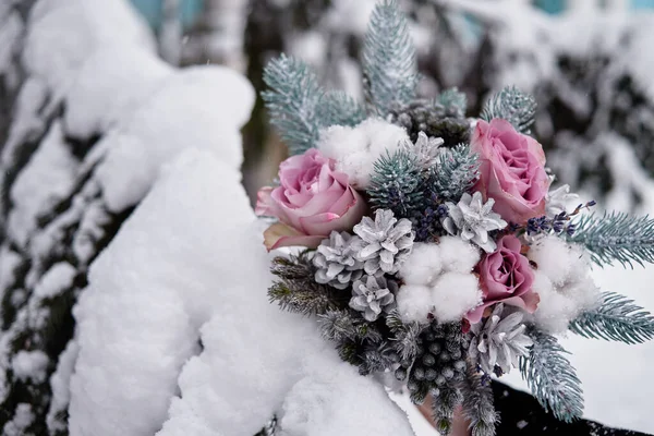 Winter Wedding Bouquet Pink Roses Pine Cones Christmas Tree Branches — Stock Photo, Image