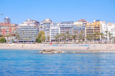 Benidorm 'daki sahil ve rıhtım. Costa Blanca İspanya