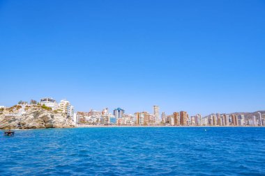 Benidorm 'daki sahil ve rıhtım. Costa Blanca İspanya