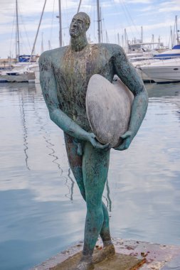 Heykel Kanat sörfü ile Icarus Dönüşü