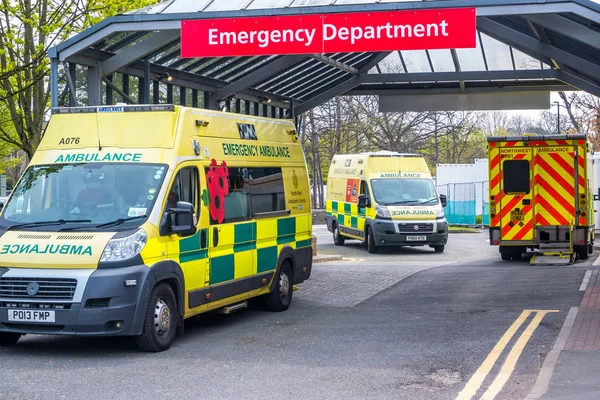 lancaster İngiltere 18 Nisan 2019 ambulanshastanenin acil servis dışında park