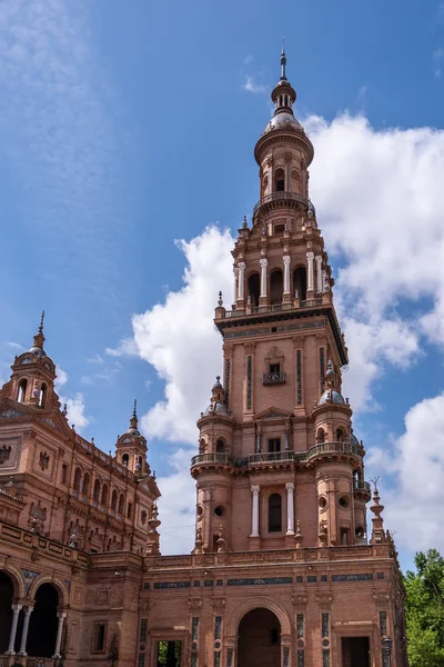 Plaza de Espania är ett torg som ligger i parken i Sevilla byggd 1928 — Stockfoto