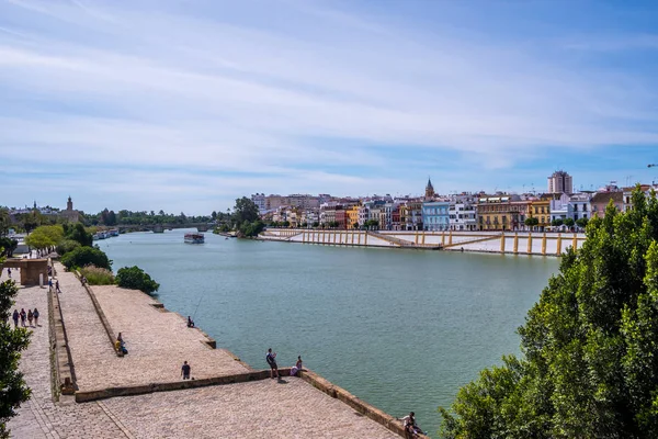 Sevilla Guadalquivir nehri görünümü, İspanya — Stok fotoğraf