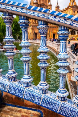 Plaza de Espana Andalusia Bölgesi İspanya'nın Seville şehir adlı bir köprü mimari detay