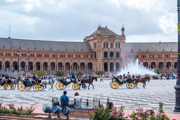 Sevilla İspanya 8 Mayıs 2019 Plaza de Espania, 1928'de Inşa edilen Sevilla'daki Park'ta yer alan bir Meydandır.