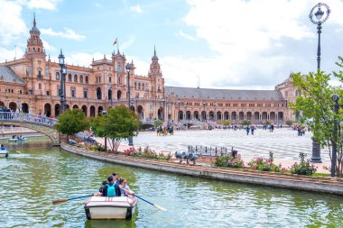 Sevilla İspanya 8 Mayıs 2019 Plaza de Espania, 1928'de Inşa edilen Sevilla'daki Park'ta yer alan bir Meydandır.