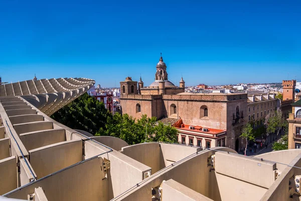 Detalles de The Metropol Parasol, Setas de Sevilla, la estructura de madera más grande del mundo —  Fotos de Stock