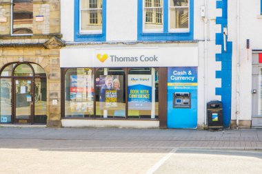 Thomas Cook mağazası, yerel bir İngiliz ana cadde seyahat acentesi..