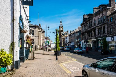 Kendal, Cumbria, Birleşik Krallık 28 Mayıs 2020 Highgate 'den kasaba binasına doğru bakıyor.
