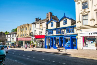 Kendal UK 28 Mayıs 2020 Tesco 'nun ekspres süpermarketinin dışı