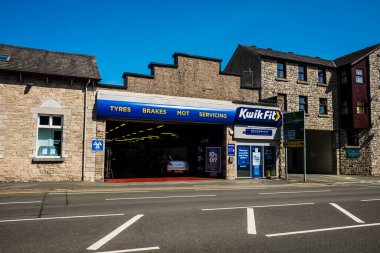 Kendal UK 28 Mayıs 2020 Kendal Cumbria UK 'deki Kwik Fit garajı