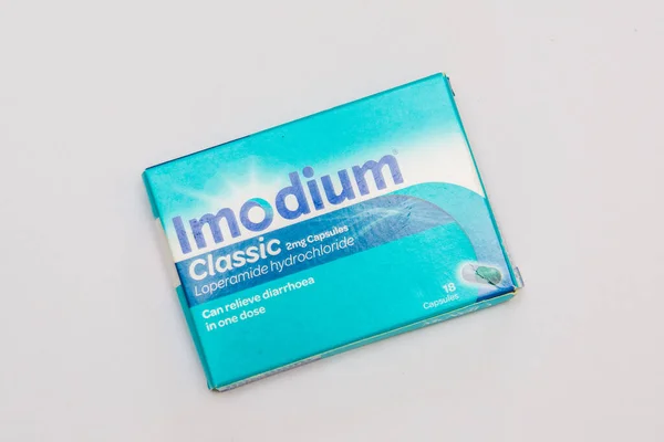Mide ekşimesi, gaz ve şişkinlik için izole edilmiş bir Imodium ilacı paketi.