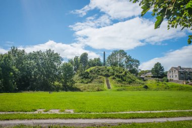Howe Şatosu Canavar Anıtı Kendal Kıyıları