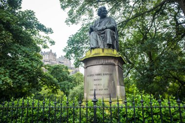 Princes Caddesi 'ndeki Dr. James Young Skipson' dan Staue.